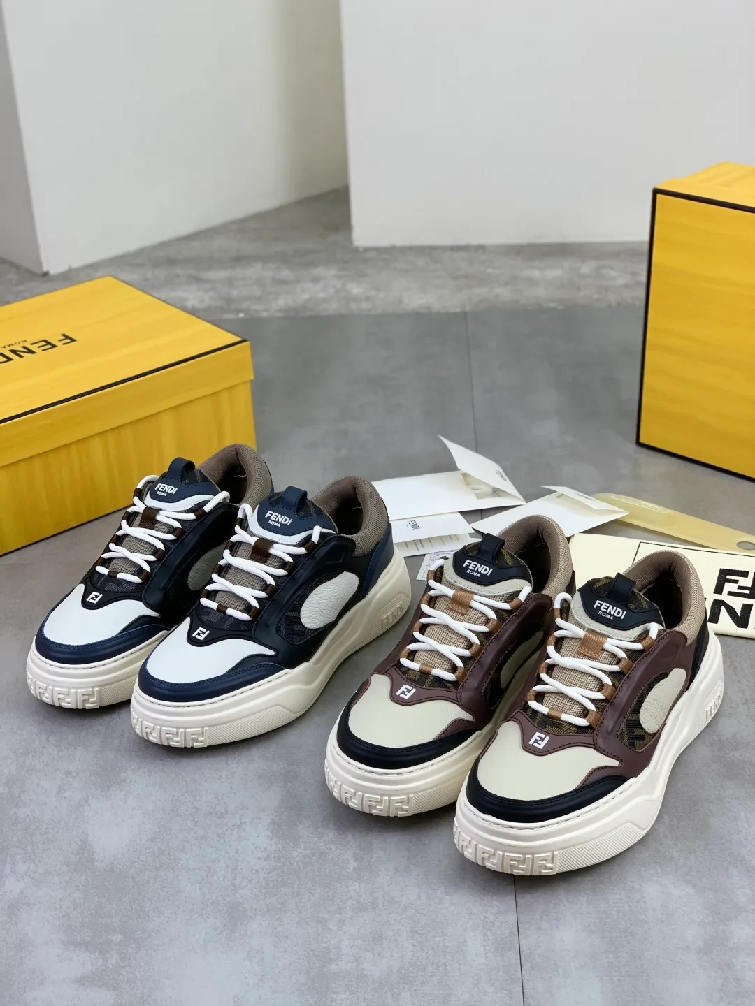 Men's men's shoes 💰P760 new style 💰💎💎💎 summer hot style [FENDI Fendi] top version 🆕New sneakers, wavy soles engraved with original words. Embossed Fendi Flow lettering on the heel. The upper is made of high-end calfskin and breathable materials. Original lining with tone-on-tone details decorated with innovative handcrafting techniques. Ultra-light and wear-resistant TPU and IP foam soles, overall lightweight and comfortable. Size:39-44 (38 45 can be customized)